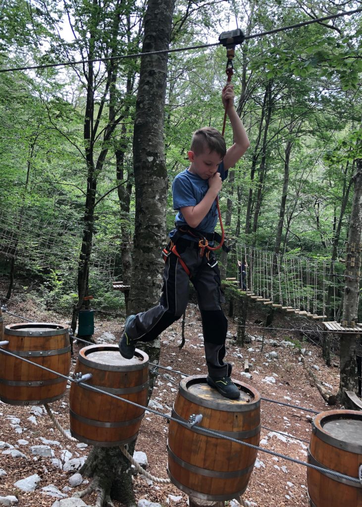 Konzentration und Kondition im Vrbanj Adventure Park in Herceg Novi