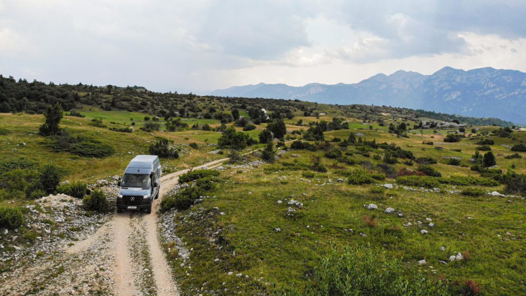 Offroadpiste auf dem Hochplateau des Nevidio Canyon