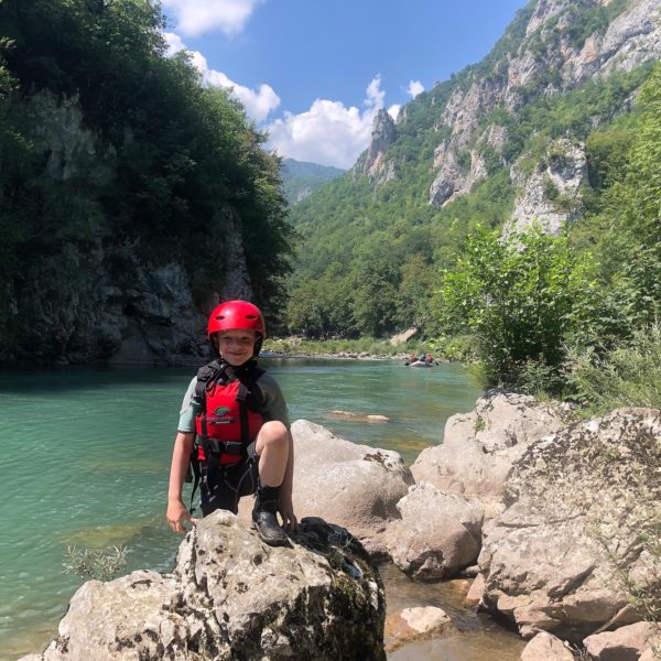 Gut gerüstet mit Neoprenanzug beim Tara Rafting Montenegro