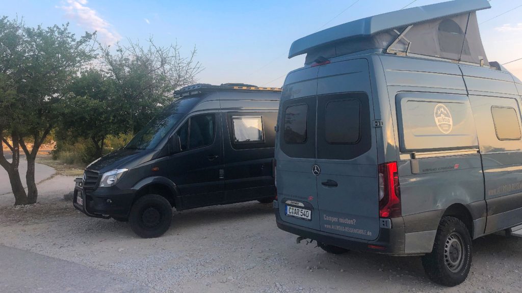 Mercedes Sprinter Treffen auf einem Park4Night Stellplatz oberhalb von Split