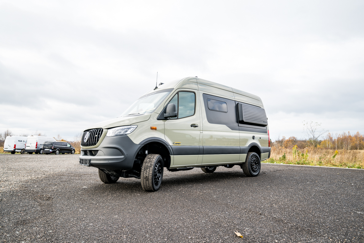 Der Offroad-Camper Spirit 4x4 von Rhön Camp ist wie gemacht für zwei Personen, welche gut auf eine Nasszelle verzichten können.