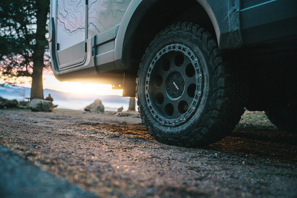 Der AT-Reifen zählt bei AllRoad zur Serienausstattung uns zum absoluten musst-have, wenn es runter vom Asphalt geht.
