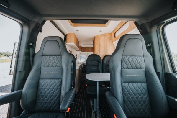 Fünf Sitze in Fahrtrichtung und mit 2x ISO-Fix ist der TAKLAMAKAN 4x4 XL bestens ausgestattet.