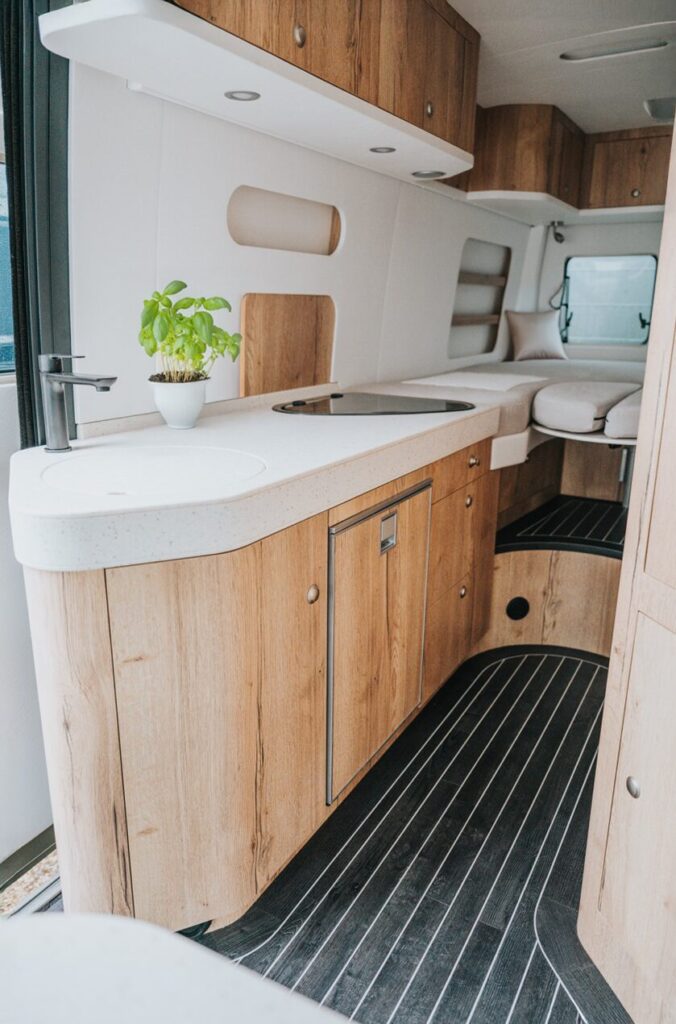 Yachtdesign und Spitzenqualität zeichnen den TAKLAMAKAN 4x4 XL aus.