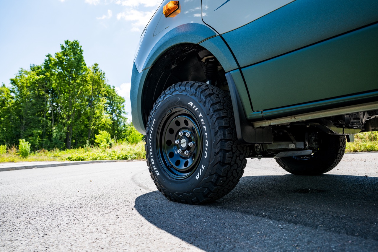 16" Dotz Felgen mit BFGoodrich All-Terrain-Reifen schmücken den TAKLAMAKAN 4x4 XL OffroadCamper.