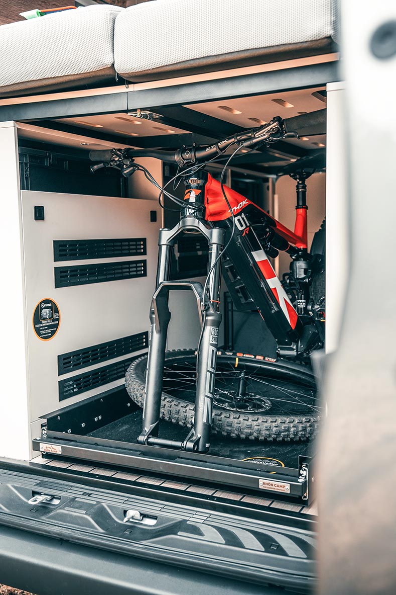 Heckgarage des Rhön Camp Savage mit Fahrrad-Garage