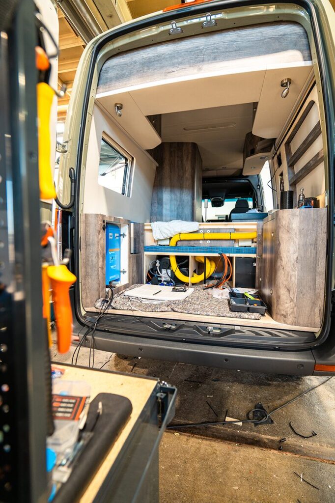 Montage einer Truma D4E Standheizung