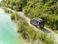 Malibu Genius 4×4 auf der Schotterstraße