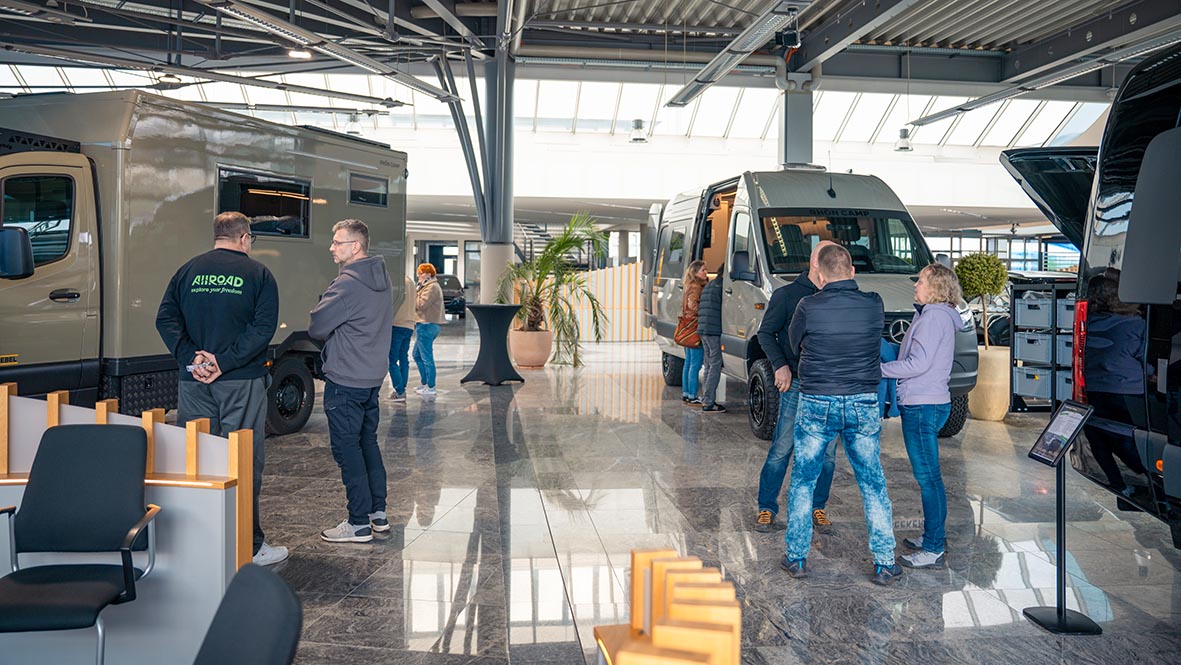 Automobilverkäufer für Wohnmobile und Camper Vans