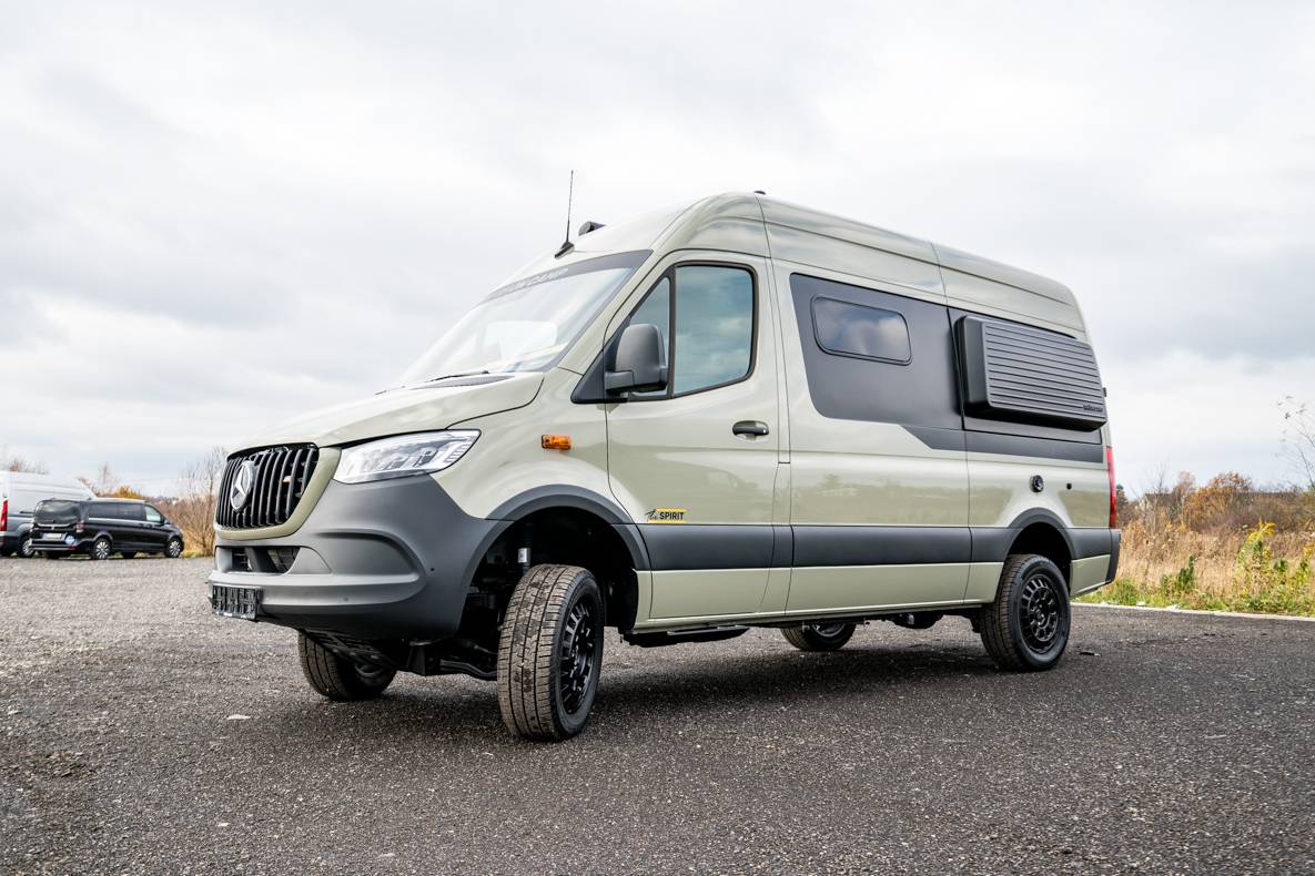 Der Spirit 4x4 von Rhön Camp macht von außen einen guten ersten Eindruck und es ist sofort ersichtlich das es sich hier um ein Fahrzeug von Rhön Camp handelt.